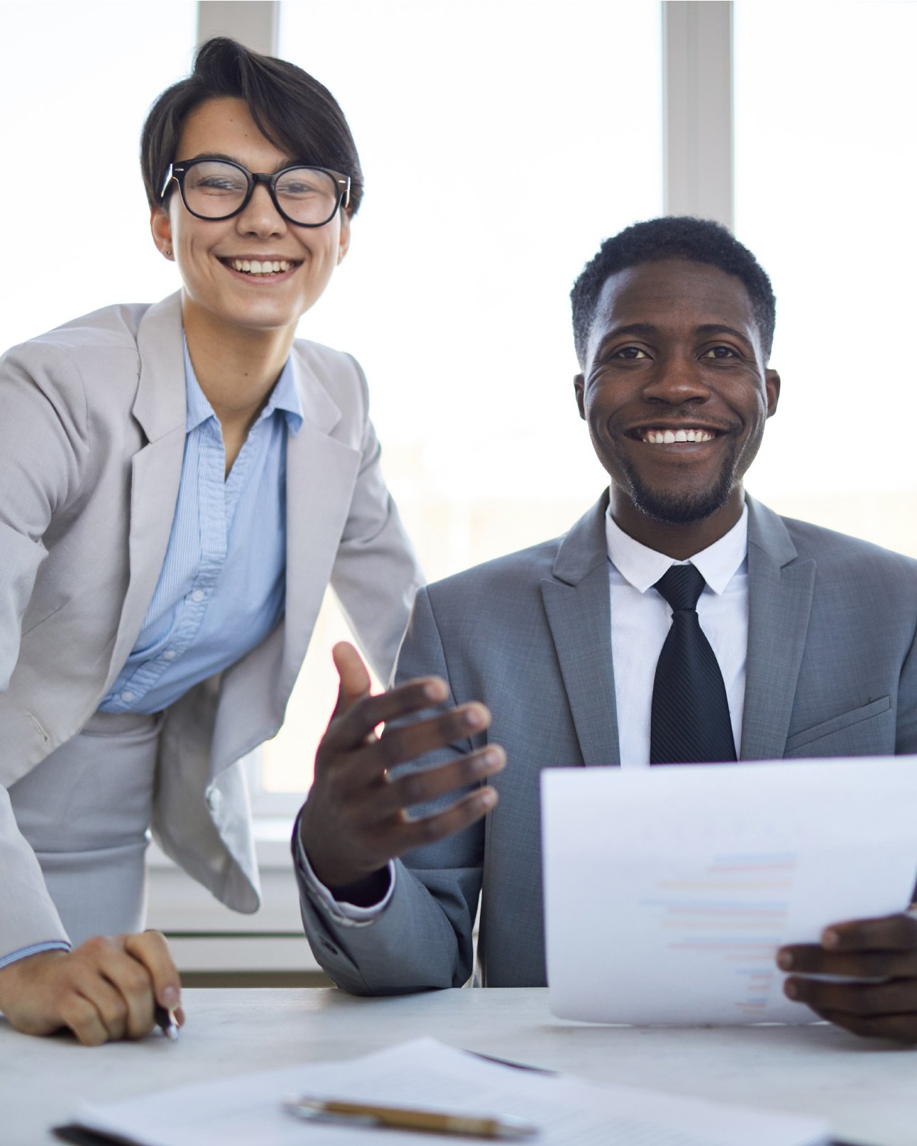 co workers in office y66a6k7.jpg